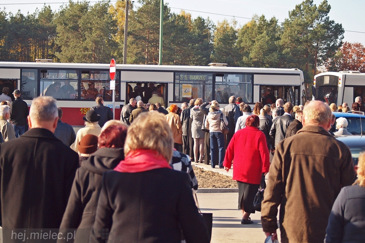 1 listopada na Cmentarzu Parafialnym i Komunalnym w Mielcu