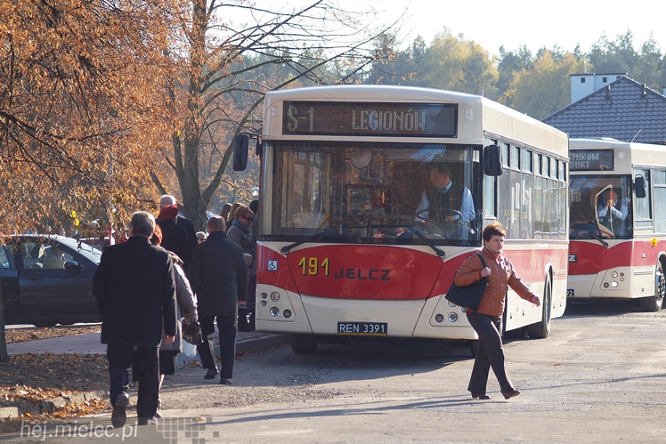 1 listopada na Cmentarzu Parafialnym i Komunalnym w Mielcu