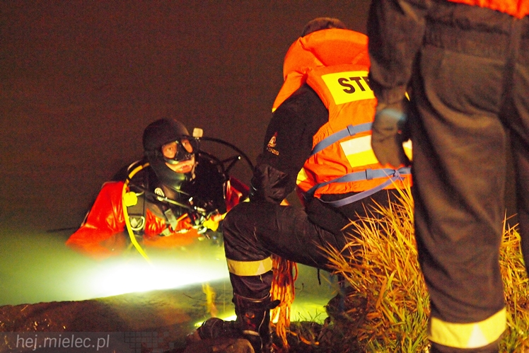 Poszukiwania kobiety, która zaginęła w Wisłoce
