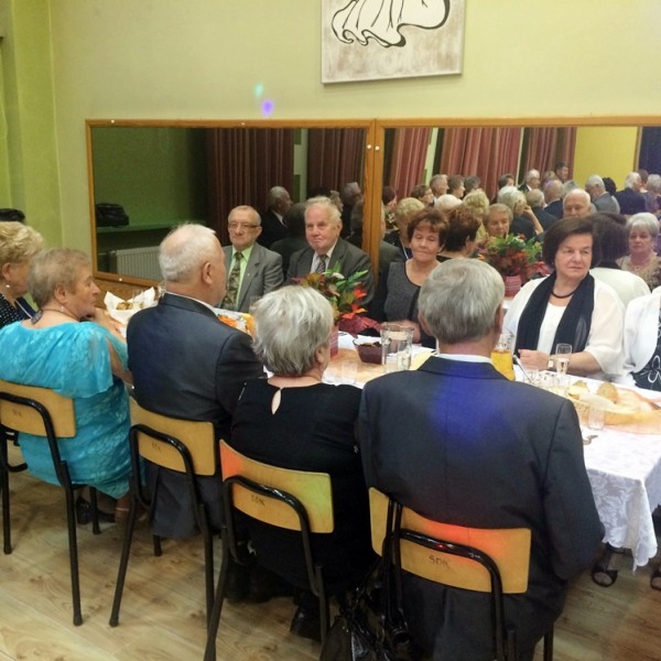 Kluby seniora zabawą taneczną uczciły swoje święto