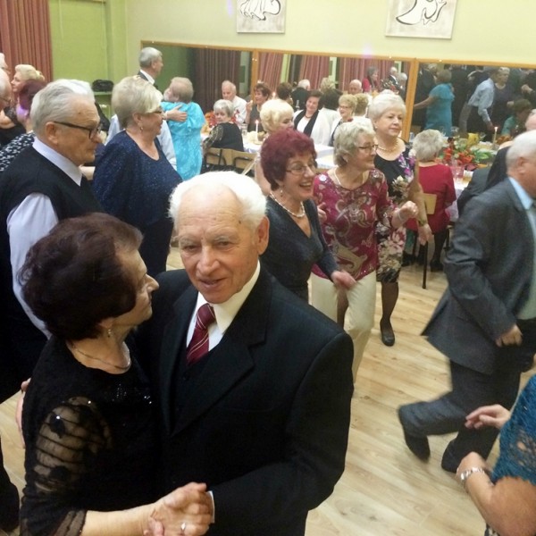 Kluby seniora zabawą taneczną uczciły swoje święto