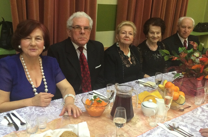 Kluby seniora zabawą taneczną uczciły swoje święto
