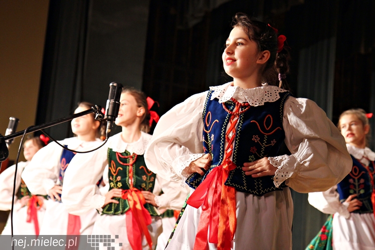 XIV Przegląd Zespołów Tanecznych PASIKONIK 2015. Dzień 1