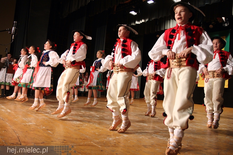 XIV Przegląd Zespołów Tanecznych PASIKONIK 2015. Dzień 1