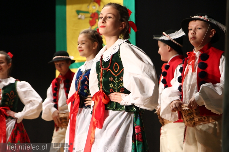XIV Przegląd Zespołów Tanecznych PASIKONIK 2015. Dzień 1