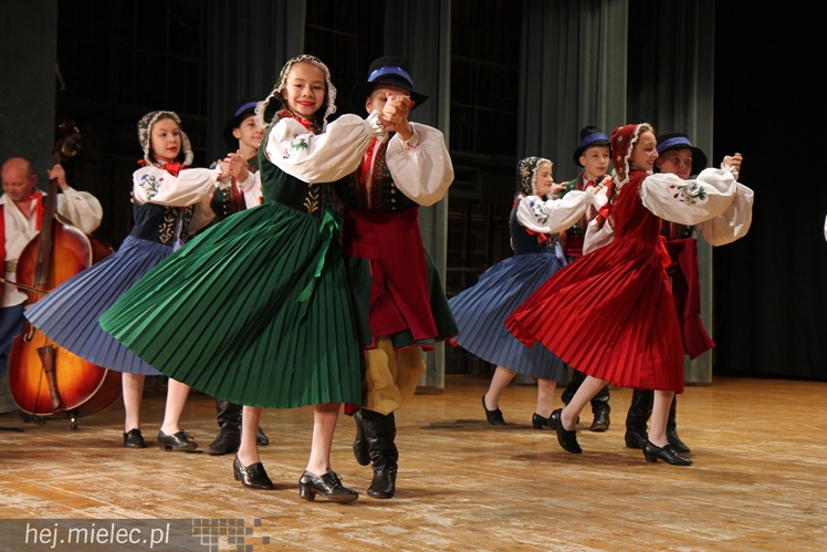 XIV Przegląd Zespołów Tanecznych PASIKONIK 2015. Dzień 1
