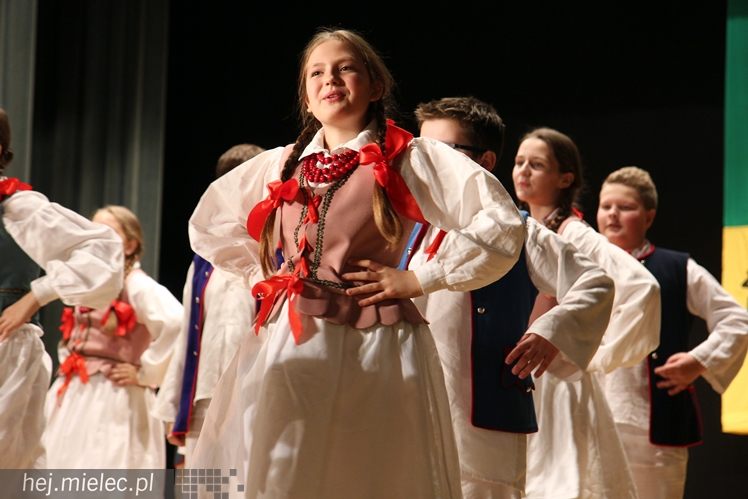 XIV Przegląd Zespołów Tanecznych PASIKONIK 2015. Dzień 1