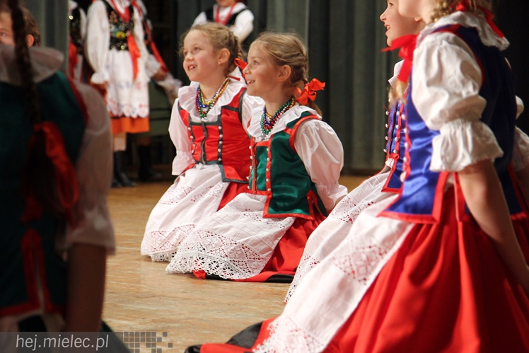 XIV Przegląd Zespołów Tanecznych PASIKONIK 2015. Dzień 1