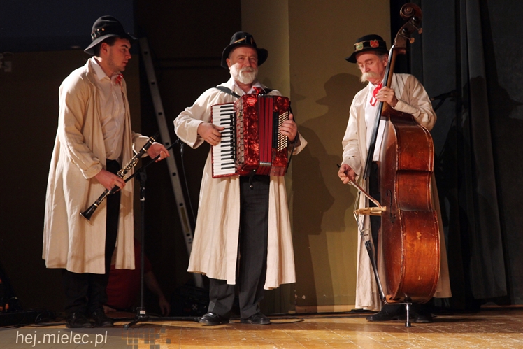 XIV Przegląd Zespołów Tanecznych PASIKONIK 2015. Dzień 1