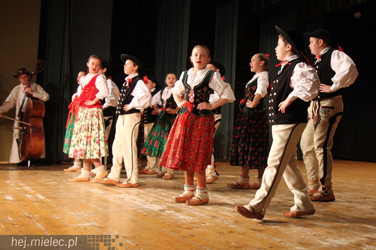 XIV Przegląd Zespołów Tanecznych PASIKONIK 2015. Dzień 1