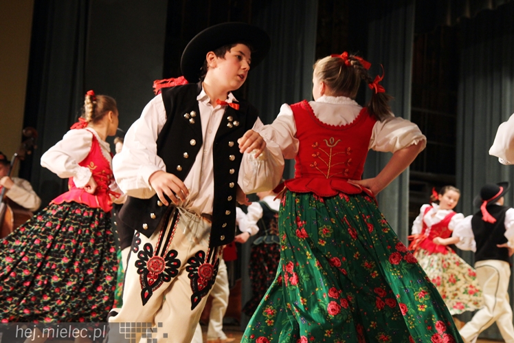XIV Przegląd Zespołów Tanecznych PASIKONIK 2015. Dzień 1
