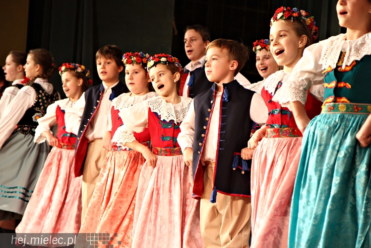 XIV Przegląd Zespołów Tanecznych PASIKONIK 2015. Dzień 1