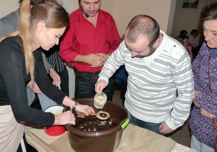 Zabawa Andrzejkowa w Środowiskowym Domu Samopomocy