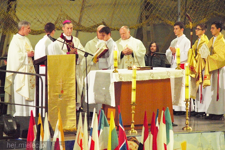 Tysiące młodych z Diecezji Tarnowskiej odwiedziło Mielec