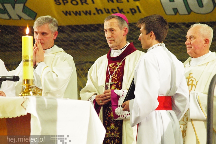 Tysiące młodych z Diecezji Tarnowskiej odwiedziło Mielec