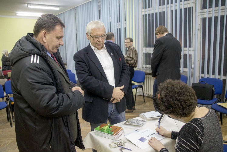 Z poetycką szatą Moniki Cichoń. Tomik wierszy ?Trzepotem skrzydeł? miał swoją promocję