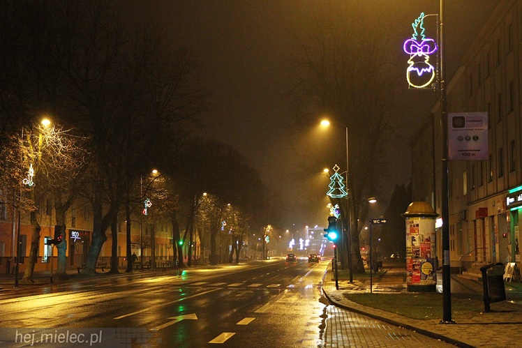 Świąteczne dekoracje świecą już w całym mieście