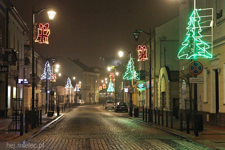 Świąteczne dekoracje świecą już w całym mieście