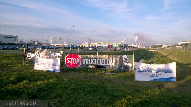 Kilkadziesiąt osób protestowało przeciwko zatruwania powietrza w Mielcu