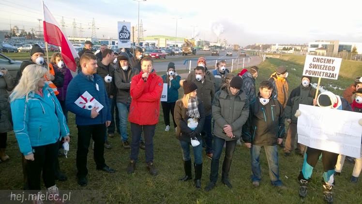 Kilkadziesiąt osób protestowało przeciwko zatruwania powietrza w Mielcu
