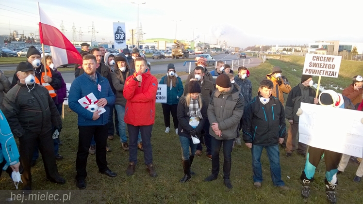 Kilkadziesiąt osób protestowało przeciwko zatruwania powietrza w Mielcu