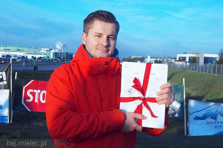 Kilkadziesiąt osób protestowało przeciwko zatruwania powietrza w Mielcu