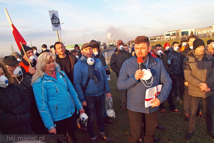 Kilkadziesiąt osób protestowało przeciwko zatruwania powietrza w Mielcu