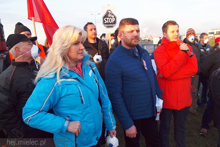 Kilkadziesiąt osób protestowało przeciwko zatruwania powietrza w Mielcu