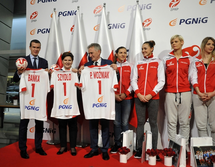 Piłkarki ręczne wróciły z MŚ: witała je premier Szydło i mielczanie z PGE Stali