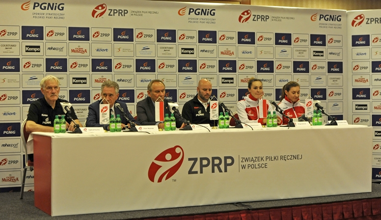 Piłkarki ręczne wróciły z MŚ: witała je premier Szydło i mielczanie z PGE Stali