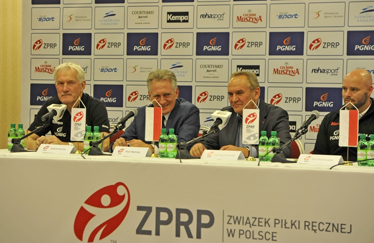 Piłkarki ręczne wróciły z MŚ: witała je premier Szydło i mielczanie z PGE Stali