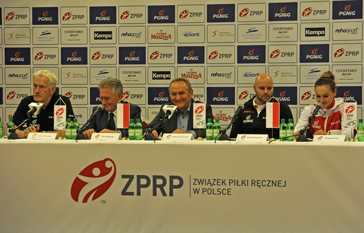 Piłkarki ręczne wróciły z MŚ: witała je premier Szydło i mielczanie z PGE Stali