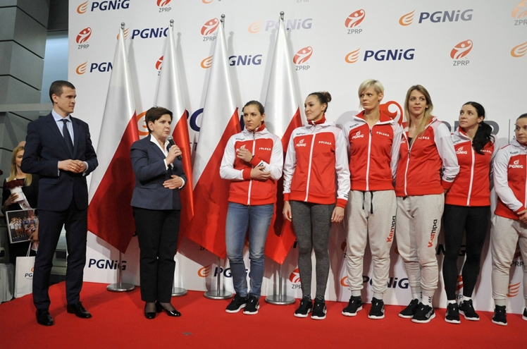 Piłkarki ręczne wróciły z MŚ: witała je premier Szydło i mielczanie z PGE Stali