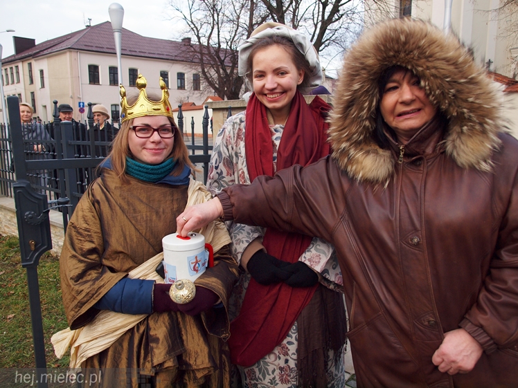 Przy Bazylice Świętego Mateusza stanęła żywa szopka