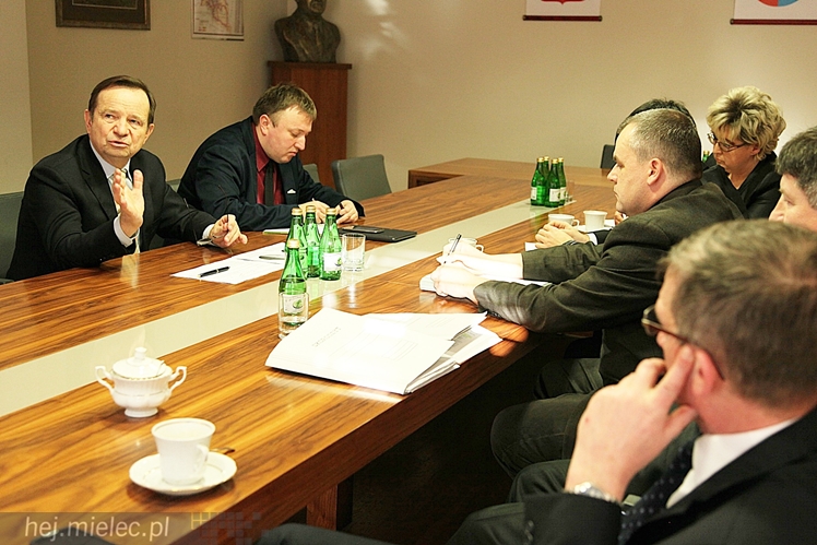 Obradował ?okrągły stół? w sprawie powietrza w Mielcu