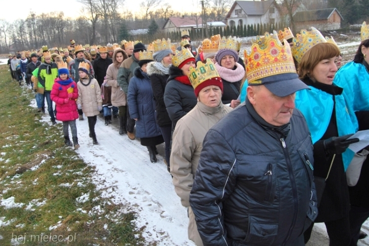 Kolorowy Orszak Trzech Króli przeszedł ulicami Partyni