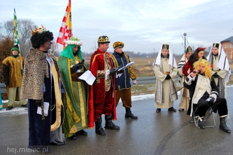 Kolorowy Orszak Trzech Króli przeszedł ulicami Partyni