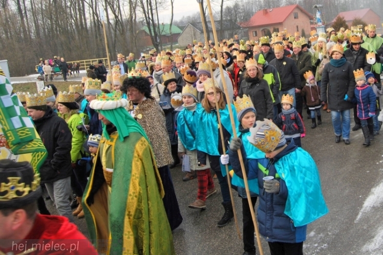 Kolorowy Orszak Trzech Króli przeszedł ulicami Partyni