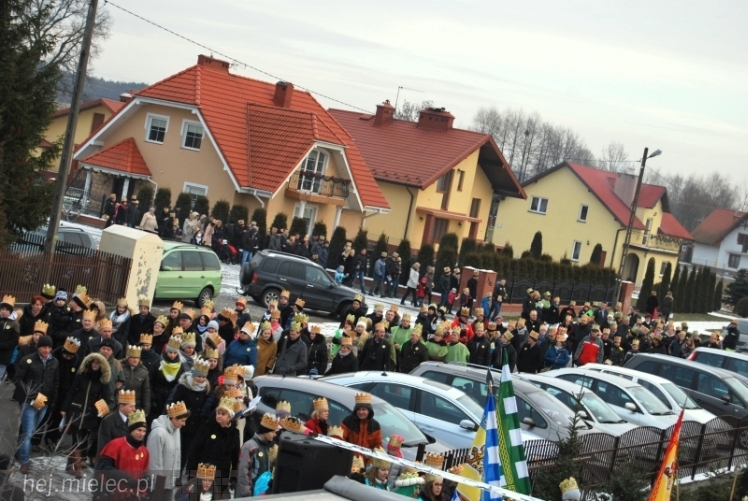 Kolorowy Orszak Trzech Króli przeszedł ulicami Partyni