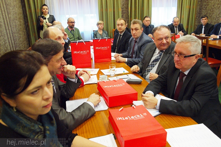 Starostowie z Podkarpacia zjechali do Mielca. Dyskutowali dużo o szpitalach