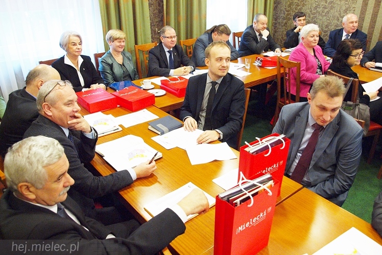 Starostowie z Podkarpacia zjechali do Mielca. Dyskutowali dużo o szpitalach