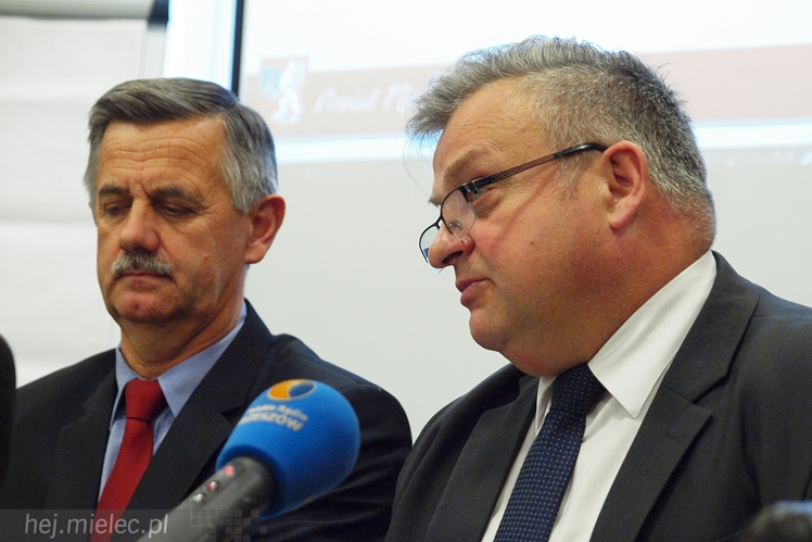 Starostowie z Podkarpacia zjechali do Mielca. Dyskutowali dużo o szpitalach