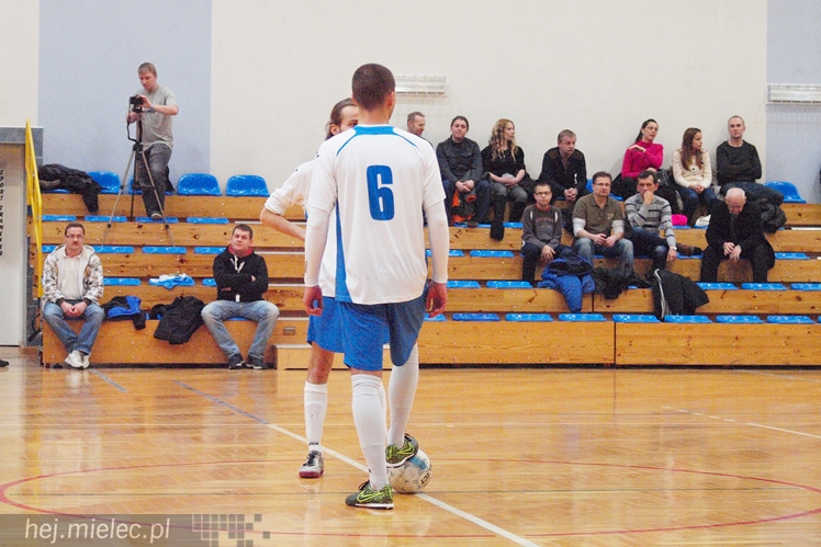 Horror futsalowy: wynik 3:3, bramki w ostatnich sekundach, usunięty trener