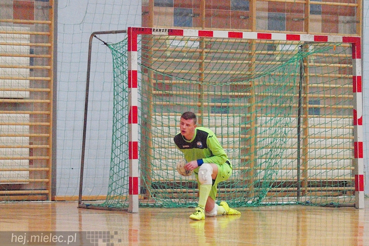 Horror futsalowy: wynik 3:3, bramki w ostatnich sekundach, usunięty trener