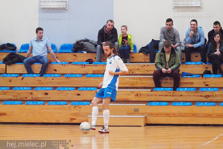 Horror futsalowy: wynik 3:3, bramki w ostatnich sekundach, usunięty trener