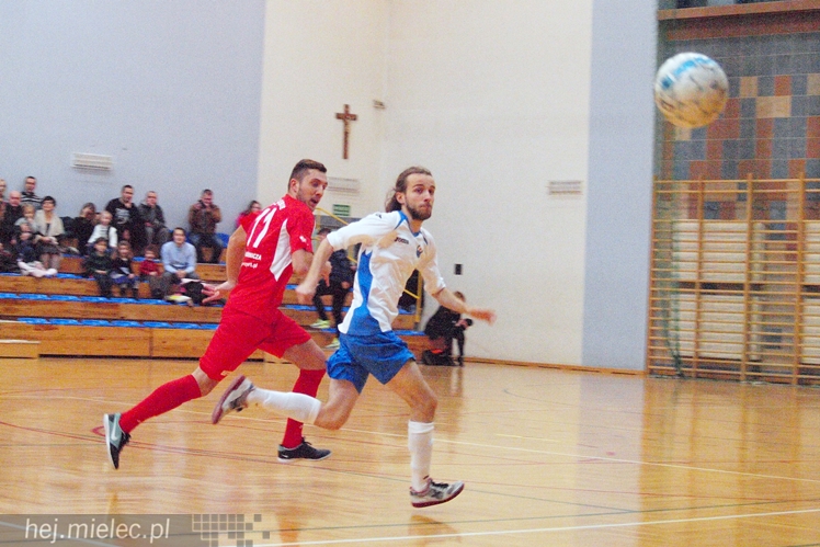 Horror futsalowy: wynik 3:3, bramki w ostatnich sekundach, usunięty trener