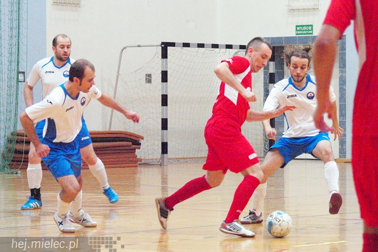 Horror futsalowy: wynik 3:3, bramki w ostatnich sekundach, usunięty trener