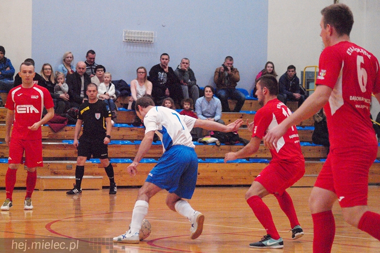Horror futsalowy: wynik 3:3, bramki w ostatnich sekundach, usunięty trener
