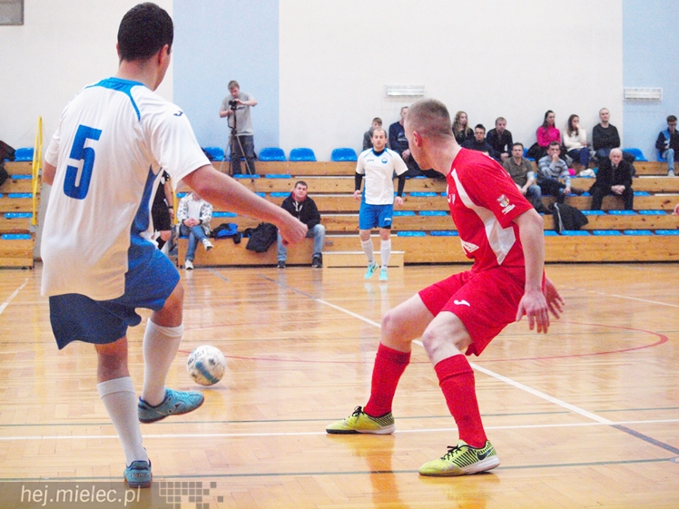 Horror futsalowy: wynik 3:3, bramki w ostatnich sekundach, usunięty trener