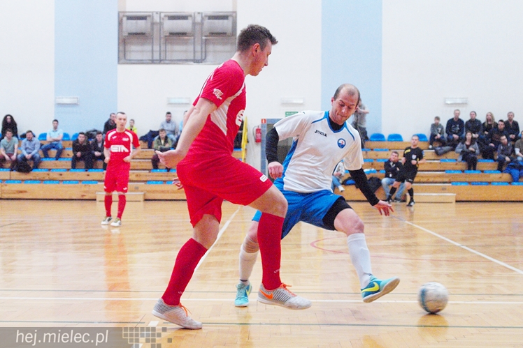 Horror futsalowy: wynik 3:3, bramki w ostatnich sekundach, usunięty trener
